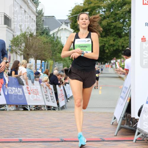 31.08.2025 - 21. Blankeneser Heldenlauf Strokosch-Dieckow http://msf.ph/oto/8649382 31.08.2025 10:48:29 Ziel 3692, 3686 meine-sportfotos.de