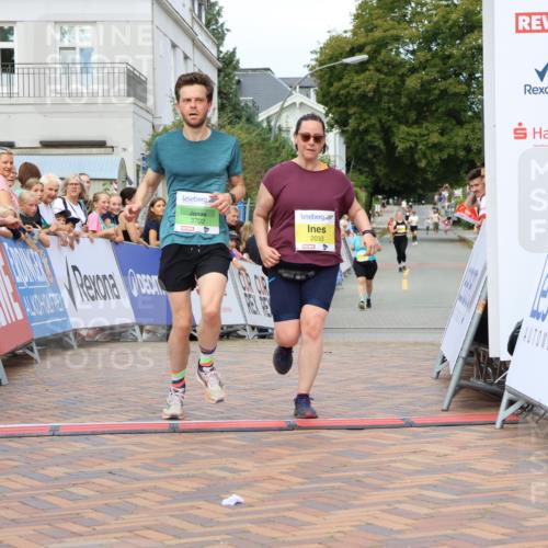 31.08.2025 - 21. Blankeneser Heldenlauf Strokosch-Dieckow http://msf.ph/oto/8649605 31.08.2025 10:45:14 Ziel 2456, 2225, 2041, 2033, 3702 meine-sportfotos.de