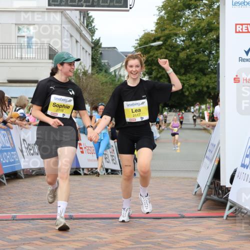 31.08.2025 - 21. Blankeneser Heldenlauf Strokosch-Dieckow http://msf.ph/oto/8649726 31.08.2025 10:43:45 Ziel 2737, 2050, 2116, 2117, 2638, 2637 meine-sportfotos.de