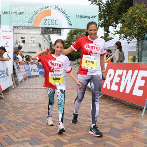 31.08.2025 - 21. Blankeneser Heldenlauf Strokosch-Dieckow http://msf.ph/oto/8649825 31.08.2025 10:41:58 Ziel 2512, 2511 meine-sportfotos.de