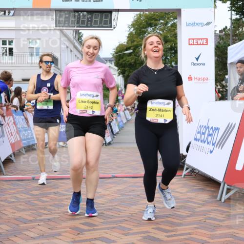 31.08.2025 - 21. Blankeneser Heldenlauf Strokosch-Dieckow http://msf.ph/oto/8649876 31.08.2025 10:41:03 Ziel 2026, 2568, 2142, 2141, 3678 meine-sportfotos.de