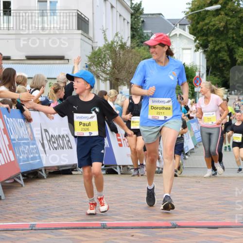 31.08.2025 - 21. Blankeneser Heldenlauf Strokosch-Dieckow http://msf.ph/oto/8649930 31.08.2025 10:40:47 Ziel 2149, 2211, 2326, 2233, 2672, 3432 meine-sportfotos.de
