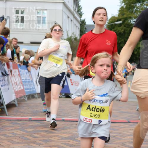 31.08.2025 - 21. Blankeneser Heldenlauf Strokosch-Dieckow http://msf.ph/oto/8649956 31.08.2025 10:40:25 Ziel 2660, 2633, 2632, 2482, 2598, 2596 meine-sportfotos.de
