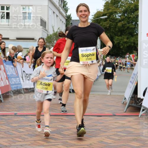 31.08.2025 - 21. Blankeneser Heldenlauf Strokosch-Dieckow http://msf.ph/oto/8649957 31.08.2025 10:40:24 Ziel 2660, 2633, 2632, 2482, 2598, 2596 meine-sportfotos.de