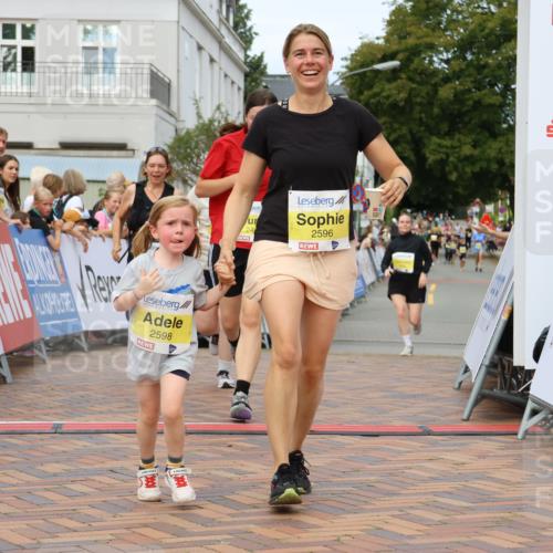 31.08.2025 - 21. Blankeneser Heldenlauf Strokosch-Dieckow http://msf.ph/oto/8649958 31.08.2025 10:40:24 Ziel 2660, 2633, 2632, 2482, 2598, 2596 meine-sportfotos.de