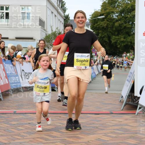 31.08.2025 - 21. Blankeneser Heldenlauf Strokosch-Dieckow http://msf.ph/oto/8649959 31.08.2025 10:40:24 Ziel 2660, 2633, 2632, 2482, 2598, 2596 meine-sportfotos.de