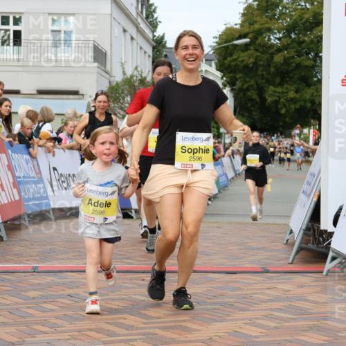 31.08.2025 - 21. Blankeneser Heldenlauf Strokosch-Dieckow http://msf.ph/oto/8649960 31.08.2025 10:40:24 Ziel 2660, 2633, 2632, 2482, 2598, 2596 meine-sportfotos.de