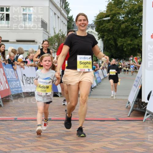 31.08.2025 - 21. Blankeneser Heldenlauf Strokosch-Dieckow http://msf.ph/oto/8649961 31.08.2025 10:40:24 Ziel 2660, 2633, 2632, 2482, 2598, 2596 meine-sportfotos.de