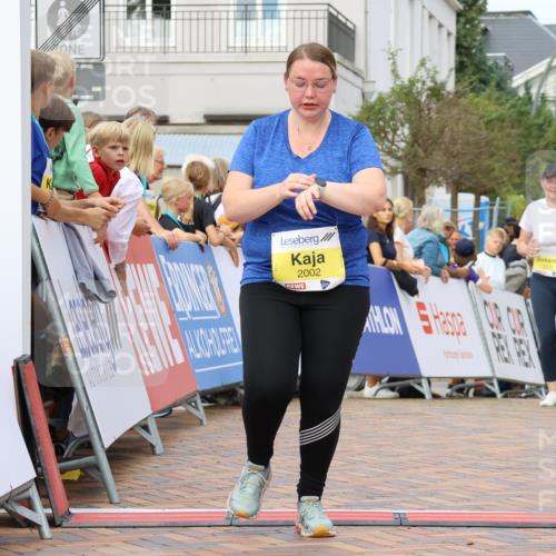 31.08.2025 - 21. Blankeneser Heldenlauf Strokosch-Dieckow http://msf.ph/oto/8650005 31.08.2025 10:39:59 Ziel 2573, 2574, 2575, 2002 meine-sportfotos.de