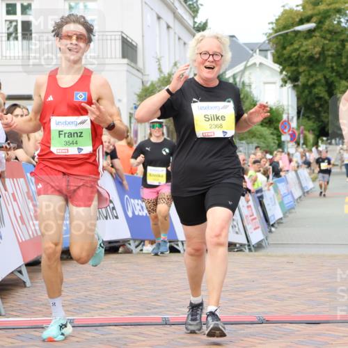 31.08.2025 - 21. Blankeneser Heldenlauf Strokosch-Dieckow http://msf.ph/oto/8650023 31.08.2025 10:39:36 Ziel 2569, 2613, 2460, 2368, 3544 meine-sportfotos.de