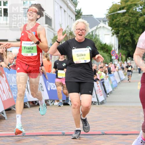31.08.2025 - 21. Blankeneser Heldenlauf Strokosch-Dieckow http://msf.ph/oto/8650025 31.08.2025 10:39:35 Ziel 2569, 2613, 2460, 2368, 3544 meine-sportfotos.de
