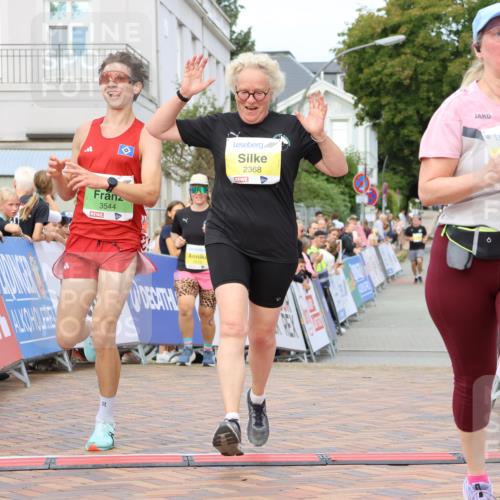 31.08.2025 - 21. Blankeneser Heldenlauf Strokosch-Dieckow http://msf.ph/oto/8650028 31.08.2025 10:39:35 Ziel 2569, 2613, 2460, 2368, 3544 meine-sportfotos.de