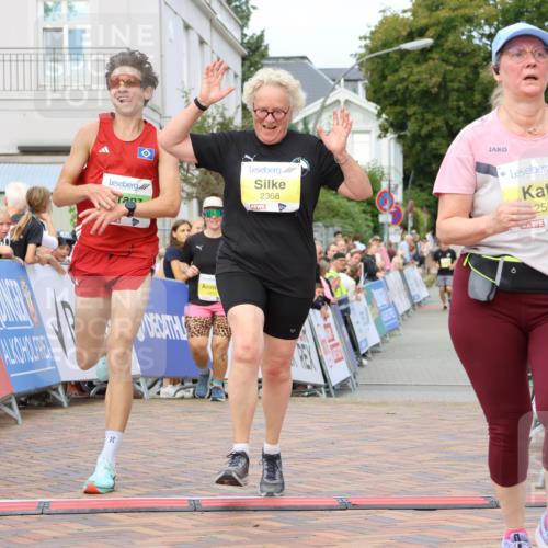 31.08.2025 - 21. Blankeneser Heldenlauf Strokosch-Dieckow http://msf.ph/oto/8650029 31.08.2025 10:39:35 Ziel 2569, 2613, 2460, 2368, 3544 meine-sportfotos.de