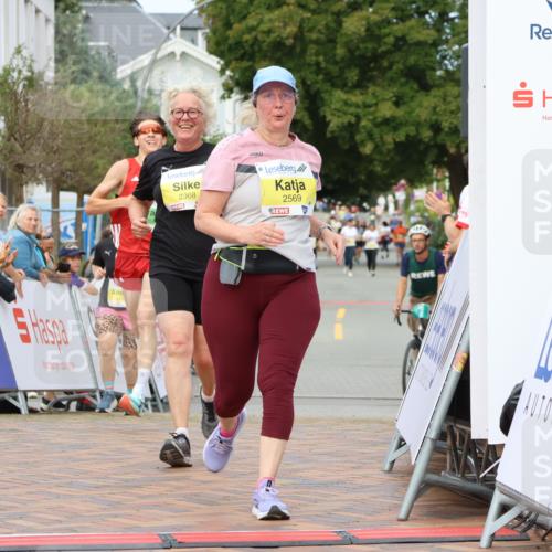31.08.2025 - 21. Blankeneser Heldenlauf Strokosch-Dieckow http://msf.ph/oto/8650038 31.08.2025 10:39:34 Ziel 2569, 2613, 2460, 2368, 3544 meine-sportfotos.de