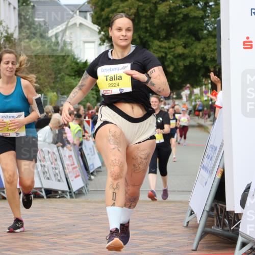 31.08.2025 - 21. Blankeneser Heldenlauf Strokosch-Dieckow http://msf.ph/oto/8650059 31.08.2025 10:39:16 Ziel 2137, 2224, 2704, 2189, 2747 meine-sportfotos.de