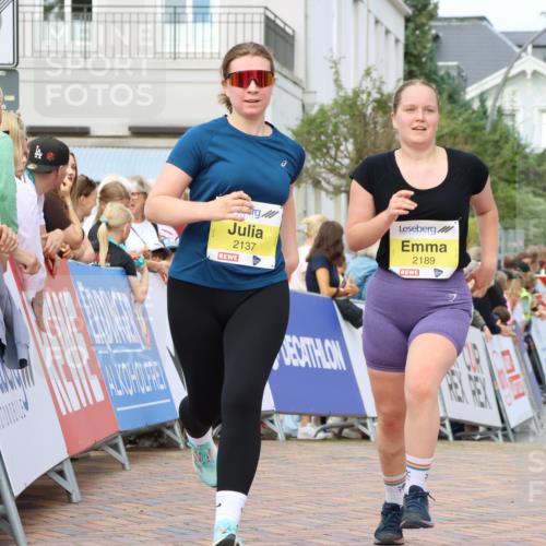 31.08.2025 - 21. Blankeneser Heldenlauf Strokosch-Dieckow http://msf.ph/oto/8650066 31.08.2025 10:39:12 Ziel 2137, 2224, 2189 meine-sportfotos.de