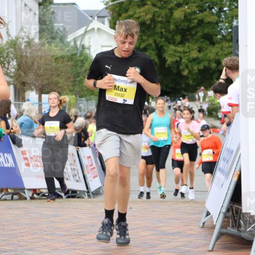 31.08.2025 - 21. Blankeneser Heldenlauf Strokosch-Dieckow http://msf.ph/oto/8650104 31.08.2025 10:38:48 Ziel 2165, 2163, 2436, 2414, 2308, 2689, 2032 meine-sportfotos.de