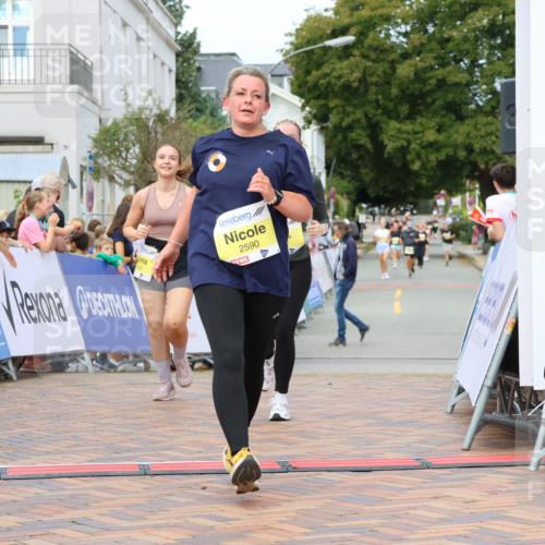 31.08.2025 - 21. Blankeneser Heldenlauf Strokosch-Dieckow http://msf.ph/oto/8650121 31.08.2025 10:38:26 Ziel 2454, 2265, 2657, 2038, 2093, 2589, 2590 meine-sportfotos.de