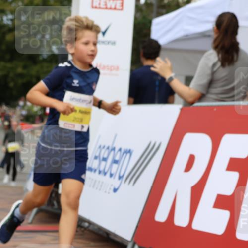 31.08.2025 - 21. Blankeneser Heldenlauf Strokosch-Dieckow http://msf.ph/oto/8650134 31.08.2025 10:38:22 Ziel 2454, 2038, 2589, 2590 meine-sportfotos.de