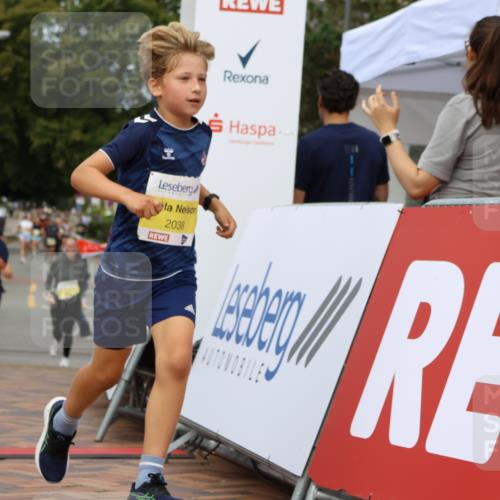 31.08.2025 - 21. Blankeneser Heldenlauf Strokosch-Dieckow http://msf.ph/oto/8650135 31.08.2025 10:38:21 Ziel 2454, 2038, 2589 meine-sportfotos.de