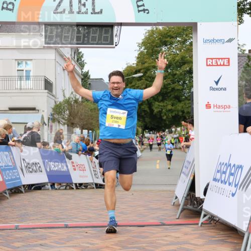 31.08.2025 - 21. Blankeneser Heldenlauf Strokosch-Dieckow http://msf.ph/oto/8650195 31.08.2025 10:37:41 Ziel 2385, 2096, 2134, 2303 meine-sportfotos.de