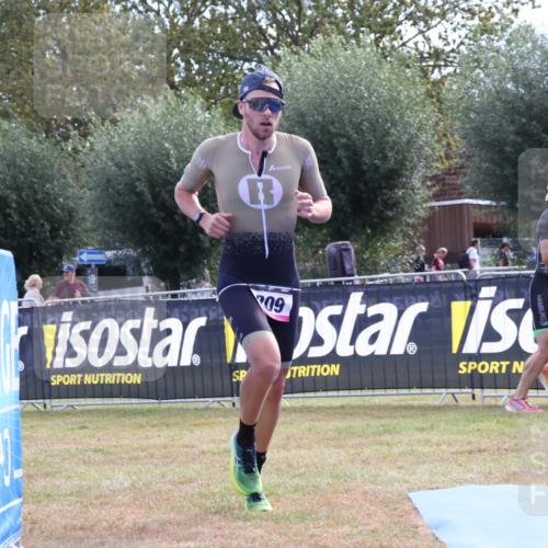 31.08.2025 - Elbe Triathlon Hamburg Strokosch-Dieckow http://msf.ph/oto/8650295 31.08.2025 10:07:19 Ziel 209 meine-sportfotos.de