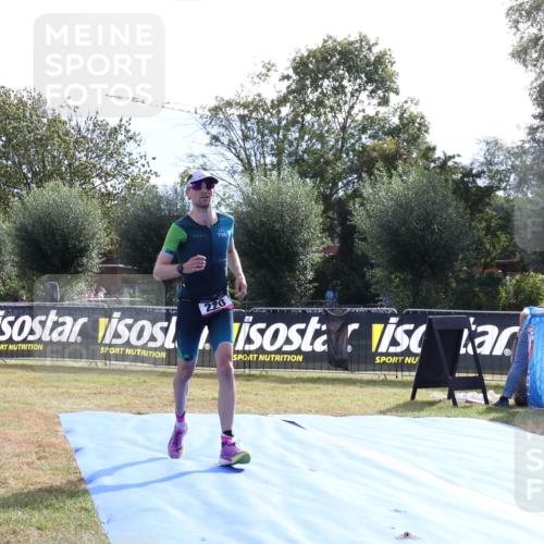 31.08.2025 - Elbe Triathlon Hamburg Strokosch-Dieckow http://msf.ph/oto/8650333 31.08.2025 10:11:38 Ziel 220 meine-sportfotos.de