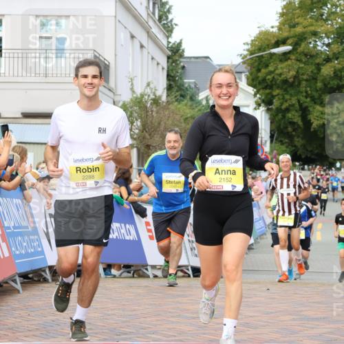 31.08.2025 - 21. Blankeneser Heldenlauf Strokosch-Dieckow http://msf.ph/oto/8650343 31.08.2025 10:37:14 Ziel 2450, 2451, 2047, 2152, 2288 meine-sportfotos.de