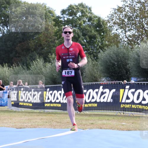 31.08.2025 - Elbe Triathlon Hamburg Strokosch-Dieckow http://msf.ph/oto/8650371 31.08.2025 10:14:48 Ziel 187 meine-sportfotos.de