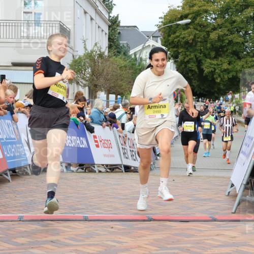 31.08.2025 - 21. Blankeneser Heldenlauf Strokosch-Dieckow http://msf.ph/oto/8650395 31.08.2025 10:37:09 Ziel 2450, 2451, 2152, 2288 meine-sportfotos.de