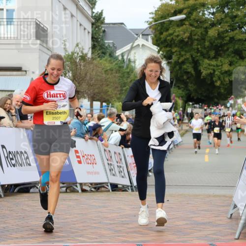 31.08.2025 - 21. Blankeneser Heldenlauf Strokosch-Dieckow http://msf.ph/oto/8650447 31.08.2025 10:36:58 Ziel 2255, 2729, 2507 meine-sportfotos.de