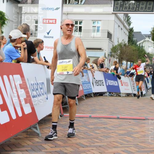 31.08.2025 - 21. Blankeneser Heldenlauf Strokosch-Dieckow http://msf.ph/oto/8650453 31.08.2025 10:36:56 Ziel 2778, 2255, 2729, 2685, 2507 meine-sportfotos.de