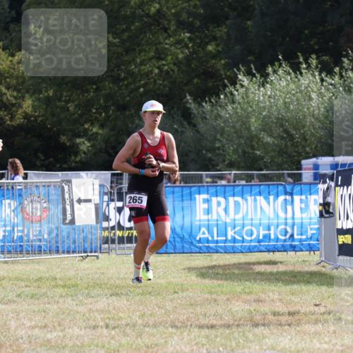 31.08.2025 - Elbe Triathlon Hamburg Strokosch-Dieckow http://msf.ph/oto/8650473 31.08.2025 09:55:23 Laufen 100, 100, 265 meine-sportfotos.de