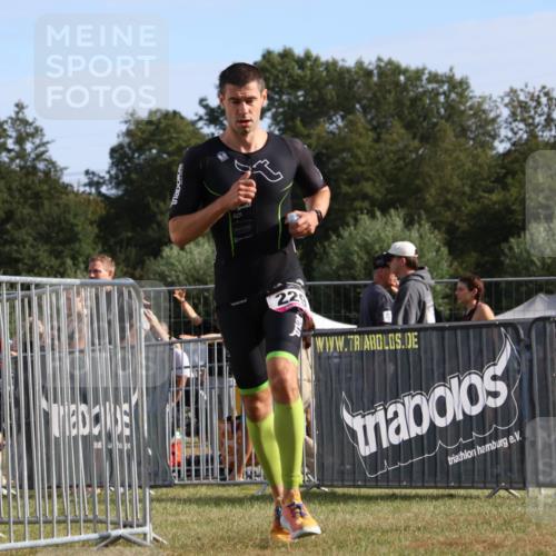 31.08.2025 - Elbe Triathlon Hamburg Strokosch-Dieckow http://msf.ph/oto/8650642 31.08.2025 09:35:13 Laufen 22 meine-sportfotos.de
