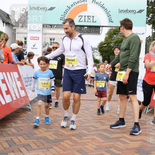 31.08.2025 - 21. Blankeneser Heldenlauf Strokosch-Dieckow http://msf.ph/oto/8650743 31.08.2025 10:36:28 Ziel 2585, 2586, 2739, 2645, 2650, 2744, 2692, 2691, 2608, 2609, 2520, 2522, 2377, 2670, 2674 meine-sportfotos.de