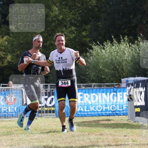 31.08.2025 - Elbe Triathlon Hamburg Strokosch-Dieckow http://msf.ph/oto/8650809 31.08.2025 09:51:53 Laufen 344 meine-sportfotos.de
