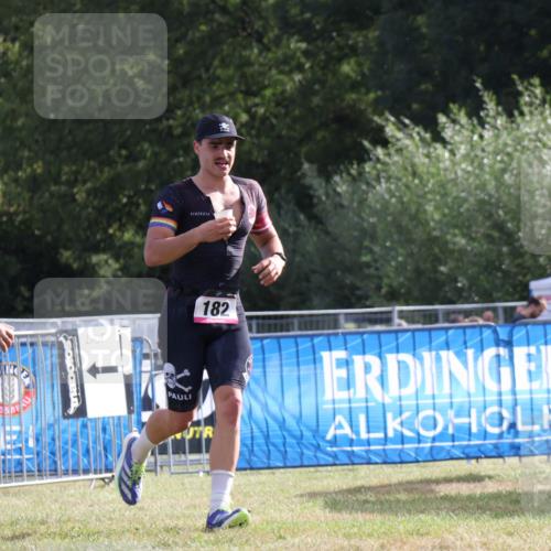 31.08.2025 - Elbe Triathlon Hamburg Strokosch-Dieckow http://msf.ph/oto/8650845 31.08.2025 09:53:10 Laufen 100, 182 meine-sportfotos.de