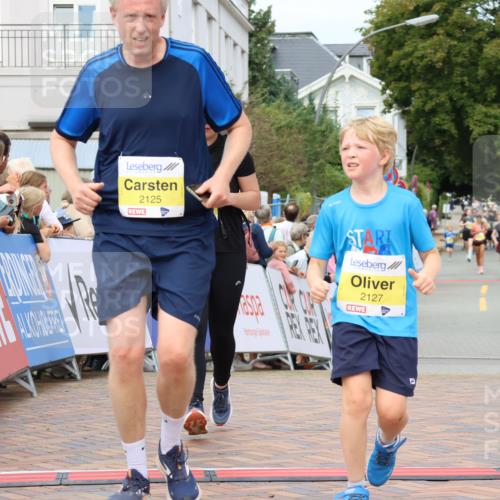 31.08.2025 - 21. Blankeneser Heldenlauf Strokosch-Dieckow http://msf.ph/oto/8650945 31.08.2025 10:35:58 Ziel 2696, 2338, 2316, 2125, 2127, 2400 meine-sportfotos.de
