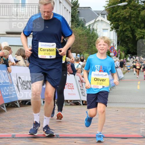 31.08.2025 - 21. Blankeneser Heldenlauf Strokosch-Dieckow http://msf.ph/oto/8650958 31.08.2025 10:35:58 Ziel 2696, 2338, 2316, 2125, 2127, 2400 meine-sportfotos.de