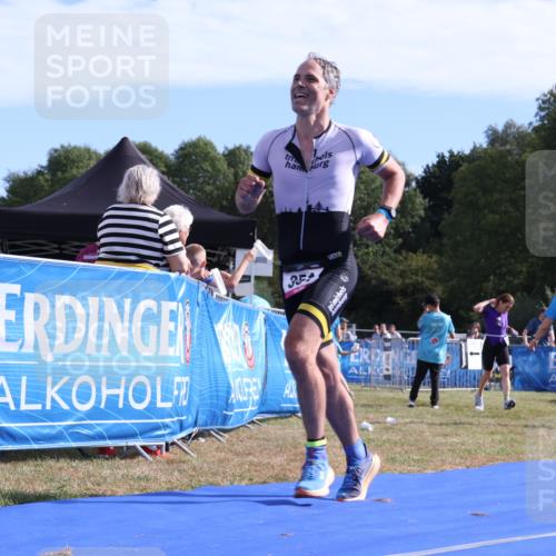 31.08.2025 - Elbe Triathlon Hamburg Strokosch-Dieckow http://msf.ph/oto/8651162 31.08.2025 10:38:26 Ziel 351 meine-sportfotos.de