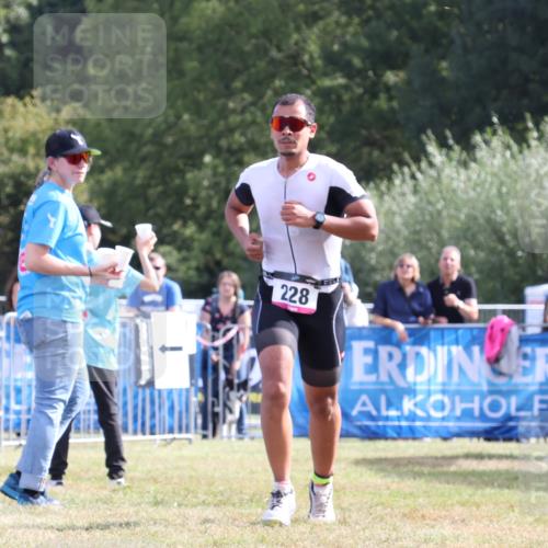 31.08.2025 - Elbe Triathlon Hamburg Strokosch-Dieckow http://msf.ph/oto/8651196 31.08.2025 10:39:51 Ziel 228, 325 meine-sportfotos.de