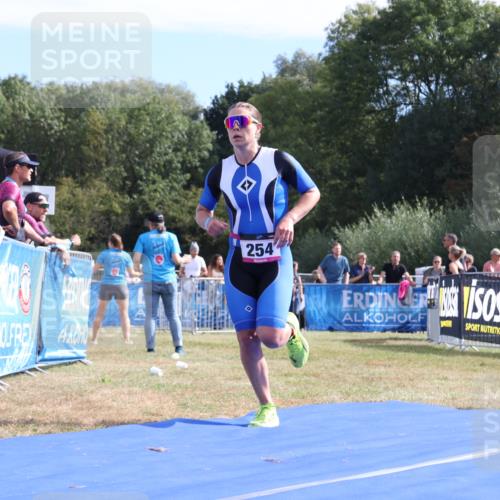 31.08.2025 - Elbe Triathlon Hamburg Strokosch-Dieckow http://msf.ph/oto/8651260 31.08.2025 10:42:34 Ziel 254 meine-sportfotos.de