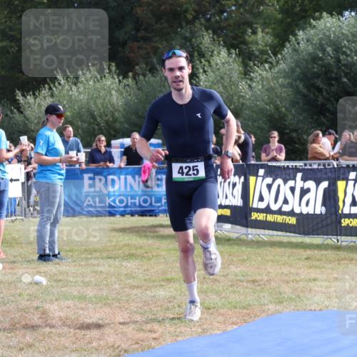 31.08.2025 - Elbe Triathlon Hamburg Strokosch-Dieckow http://msf.ph/oto/8651367 31.08.2025 10:45:51 Ziel 425 meine-sportfotos.de