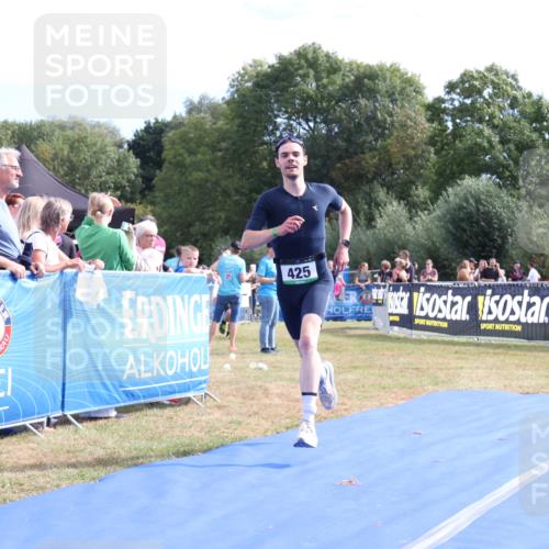 31.08.2025 - Elbe Triathlon Hamburg Strokosch-Dieckow http://msf.ph/oto/8651368 31.08.2025 10:45:52 Ziel 425 meine-sportfotos.de