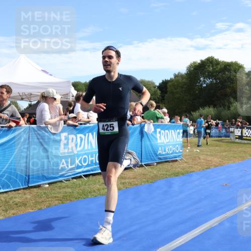 31.08.2025 - Elbe Triathlon Hamburg Strokosch-Dieckow http://msf.ph/oto/8651370 31.08.2025 10:45:53 Ziel 425 meine-sportfotos.de