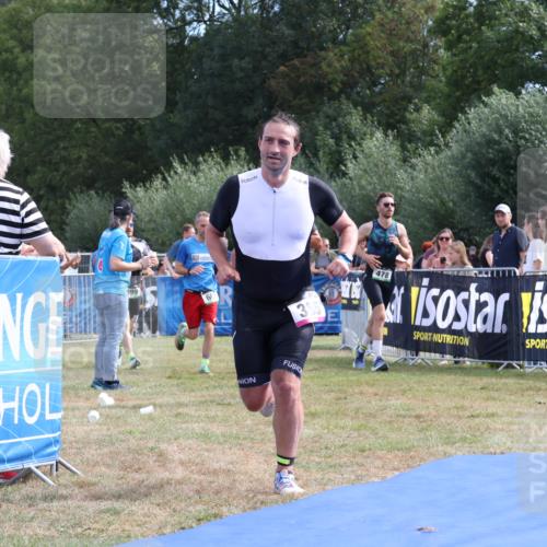 31.08.2025 - Elbe Triathlon Hamburg Strokosch-Dieckow http://msf.ph/oto/8651486 31.08.2025 10:48:30 Ziel 385, 386 meine-sportfotos.de