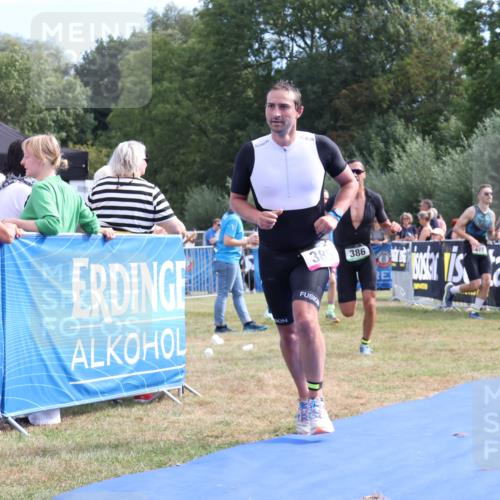 31.08.2025 - Elbe Triathlon Hamburg Strokosch-Dieckow http://msf.ph/oto/8651488 31.08.2025 10:48:31 Ziel 385, 386 meine-sportfotos.de