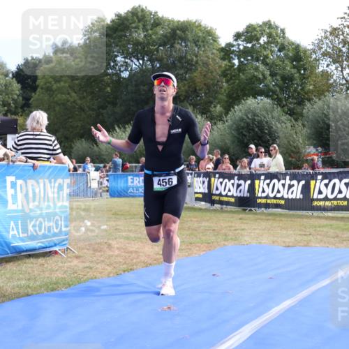 31.08.2025 - Elbe Triathlon Hamburg Strokosch-Dieckow http://msf.ph/oto/8651546 31.08.2025 10:49:54 Ziel 456 meine-sportfotos.de