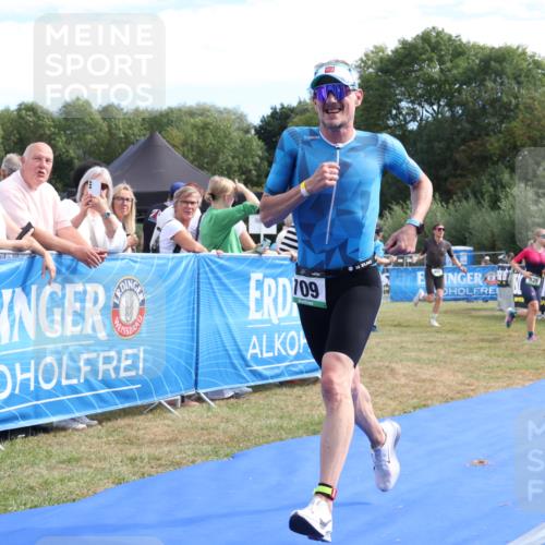 31.08.2025 - Elbe Triathlon Hamburg Strokosch-Dieckow http://msf.ph/oto/8651575 31.08.2025 10:50:40 Ziel 412, 709 meine-sportfotos.de