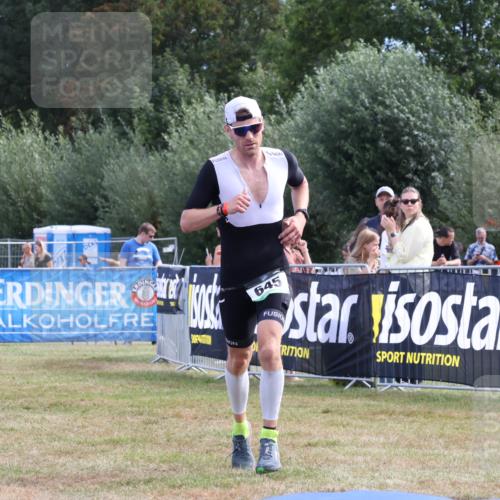 31.08.2025 - Elbe Triathlon Hamburg Strokosch-Dieckow http://msf.ph/oto/8651584 31.08.2025 10:50:58 Ziel 645 meine-sportfotos.de
